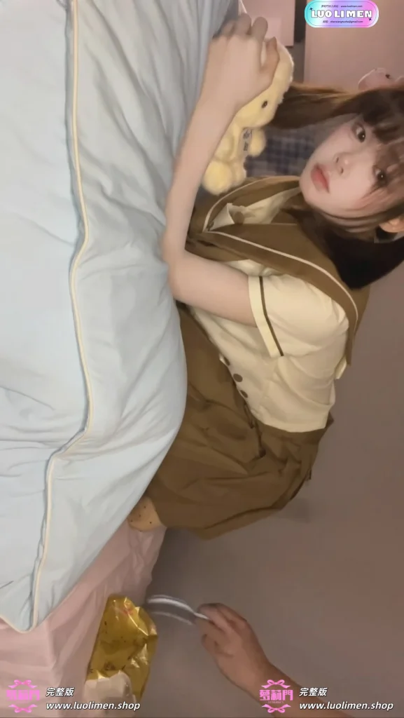 图片[4]-清纯校花嫩妹【辞宝】最新作品 可爱双马尾被单男粉丝干到语无伦次-反差网